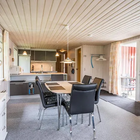 Otel Henne Lxiii 4*